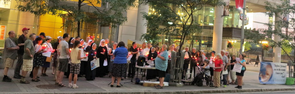 A crowd prays outside the Banks Street abortion clinic. 
